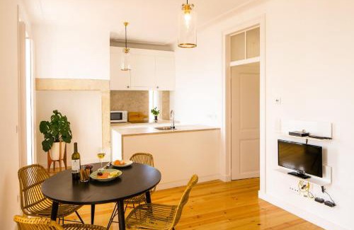Se Apartment | Alfama Balcony River View by LovelyStay