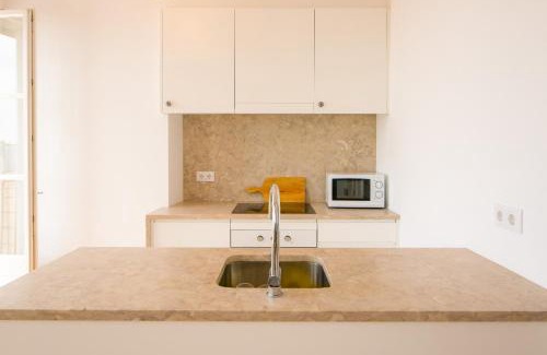 Se Apartment | Alfama Balcony River View by LovelyStay