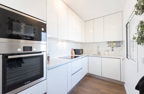 Santa Engracia Apartment | Alfama Lounge Three-Bedroom Apartment w/River View and Parking - by LU Holidays