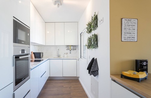 Santa Engracia Apartment | Alfama Lounge Three-Bedroom Apartment w/River View and Parking - by LU Holidays