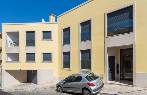 Santa Engracia Apartment | Alfama Lounge Three-Bedroom Apartment w/River View and Parking - by LU Holidays