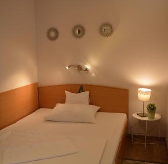 Csillaghegy Bed & Breakfast | Alfréd Panzió