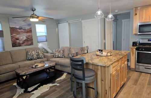 Cody House | Alger Hideaway- steps from historic downtown Cody