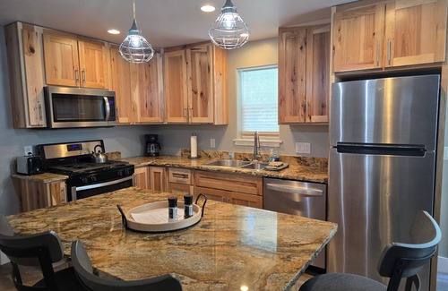 Cody House | Alger Hideaway- steps from historic downtown Cody