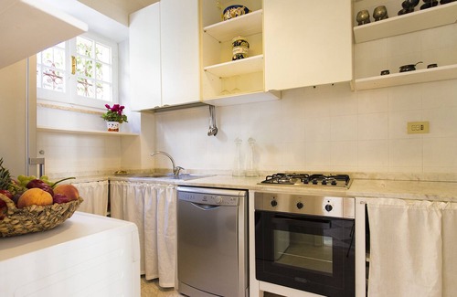 Alghero City Centre Apartment | Alghero - Old Town - Palazzo D'Albis with 3 bedrooms and 2 bathrooms