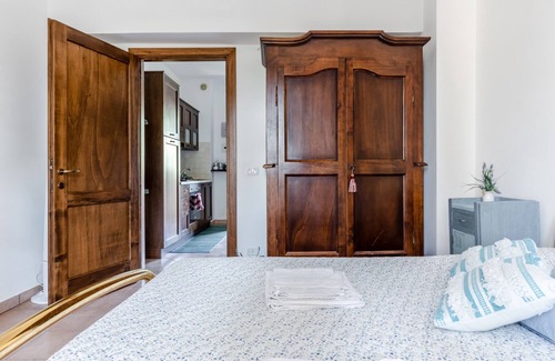 Passignano sul Trasimeno Apartment | Algioja Apartment with Pool & Parking