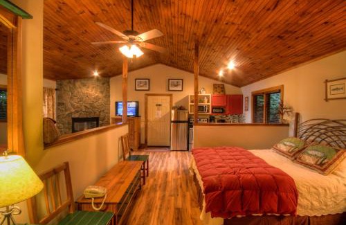 Boone House | Algonquin Cottage
