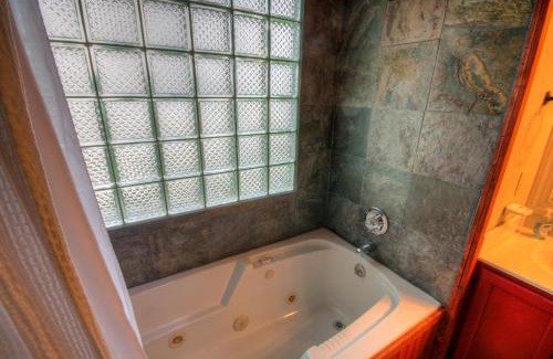 Boone House | Algonquin Cottage