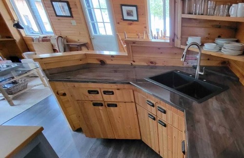 Nipissing Township Cottage | Algonquin Manitou Cottage & Lost Dog