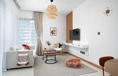 Dubai Marina Apartment | ALH Vacay 2303- Alluring 1 Bedroom in Vida Marina