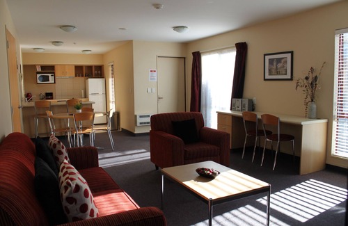 North Dunedin Hotel | Alhambra Oaks Motor Lodge
