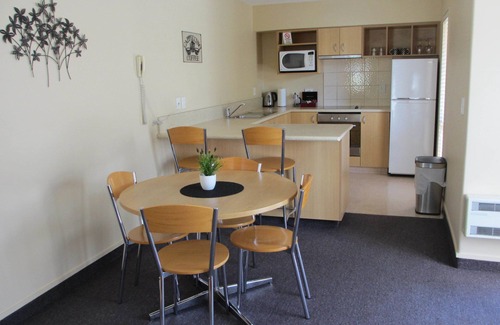 North Dunedin Hotel | Alhambra Oaks Motor Lodge