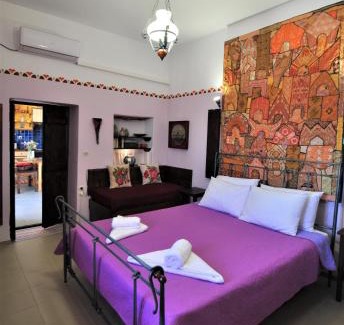 Tripiti Apartment | Alice in Wonderland
