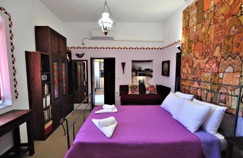 Tripiti Apartment | Alice in Wonderland