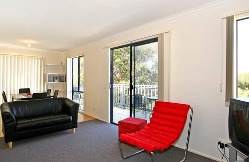 Aireys Inlet House | Alice's House - Can't Get Much Closer To The Shops & Cafes Then This