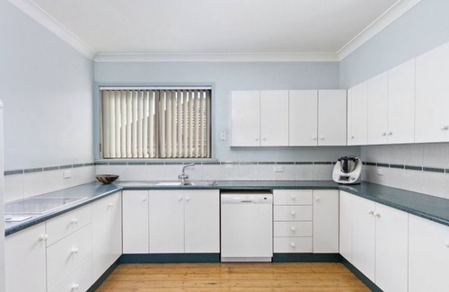 Cessnock House | Alices Place, Hunter Valley, Large home, 6 Beds, sleeps 12, central location