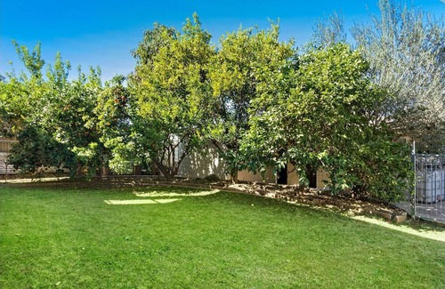 Cessnock House | Alices Place, Hunter Valley, Large home, 6 Beds, sleeps 12, central location