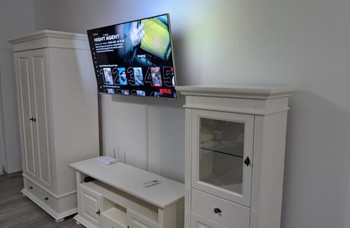 Dumbravita Apartment | Alina's Deluxe Apartment and free private parking