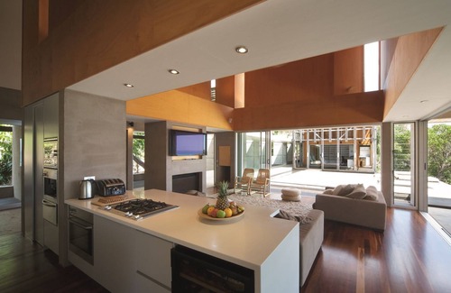 Agnes Water House | Alinghi Beach House - metres from beach