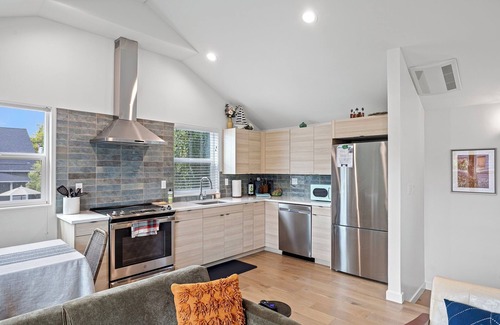 West Seattle Cottage | Alki Beach modern and cozy 3 bdrm home near dining, Lumen and T-Mobile park.