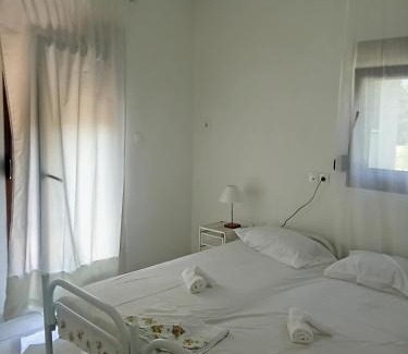 Kala Nera House | Alkyone 4 Bed Accomodation