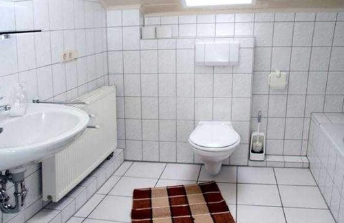 Wernborn Apartment | all apartments in house U - House U, for 1-15 persons, 25km to FFM-Nord
