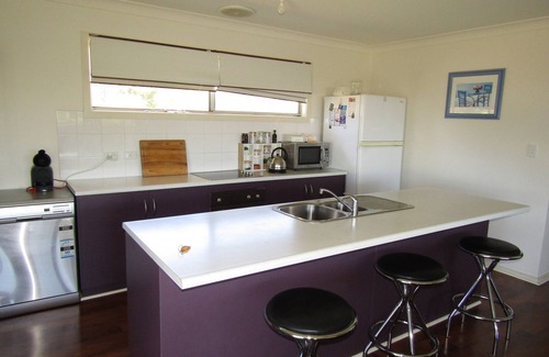 Para Wurlie House | All Decked Out in Turton, 3 bedroom holiday home short walk to beach!