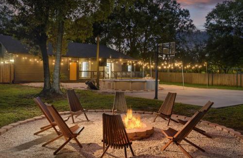 Tampa House | All-Encompassing Retreat with Pool and Game Room!