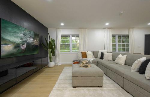 Tampa House | All-Encompassing Retreat with Pool and Game Room!