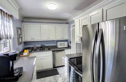 West End Condo | All in Reach, 2BR in West End