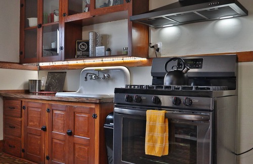 Lackawanna Apartment | All Inclusive! Clean, Comfortable & Fully Furnished Apartment for Travelers Un.3