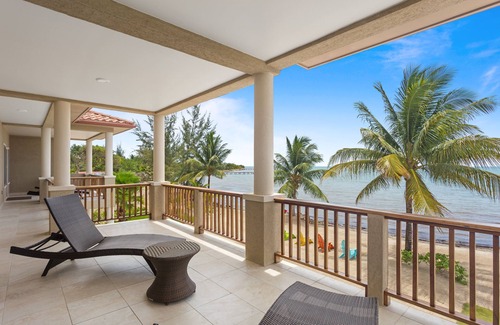 Surfside Villa | ALL INCLUSIVE Luxury Beachfront 4 Bed/4.5 Bath Villa near Placencia, Belize