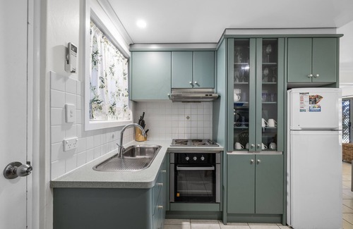 South West Rocks Apartment | All Linen Included * Center of Town * BBQ *Air Con * Private Covered Patio*