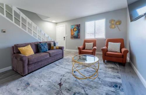 Berkley House | All New! Convenient Location! Sleeps 6