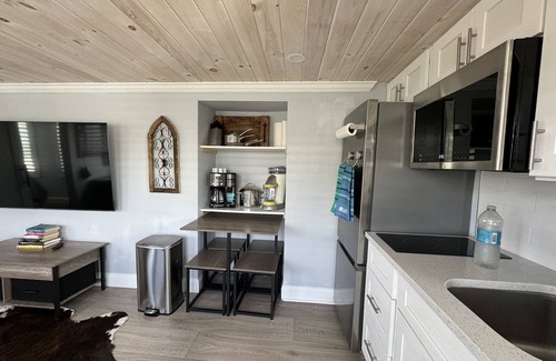 Matlacha Apartment | All new, incredible location! Waterfront unit in Matlacha with many amenities.