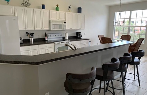 Majestic Palms Condo | All new, Updated 3rd Floor Condo overlooking pool