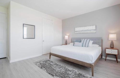 Florida Central Atlantic Coast House | All New! Vista Cay Lakeview Lodge Condo-Huge! Near Parks-OCCC