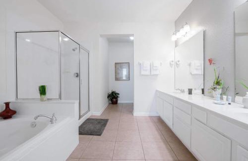 Florida Central Atlantic Coast House | All New! Vista Cay Lakeview Lodge Condo-Huge! Near Parks-OCCC