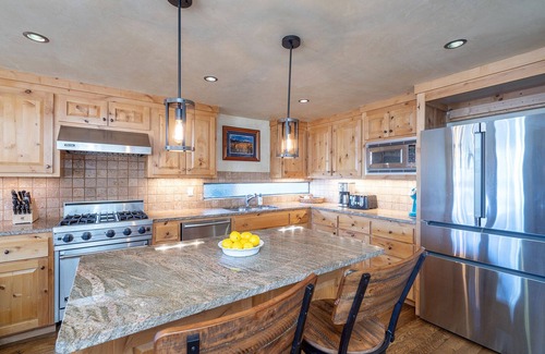 Telluride Condo | All-Season Comfort Steps to River + Hot Tub Access
