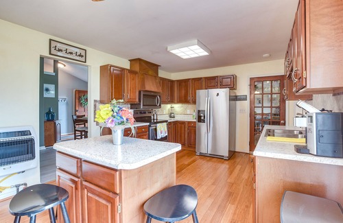 Lakeview House | All-Season Indian Lake Home w/Covered Deck!