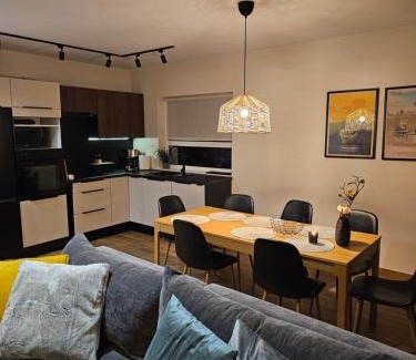Lasowka Villa | All Season Lasówka - Klimatyzowana Willa 10 osobowa z widokiem na góry, Sauna opalana drewnem, Jacuzzi 4km do Zieleniec SKI Arena