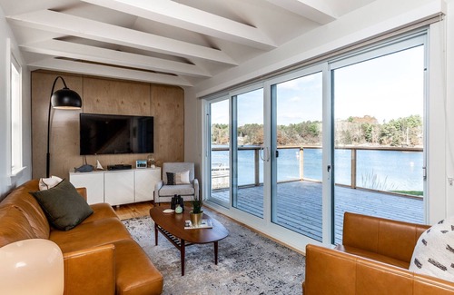 Gold River Cottage | All Season Oceanfront Getaway