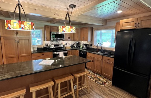 Saranac Lake House | “All Season Village Getaway - Steps to the rail trail, river, and downtown”