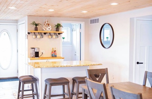 Horton House | All Sports Big Wolf lake house that sleeps 12!