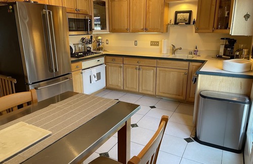 Historic District House | All-stop. Rental Midships.