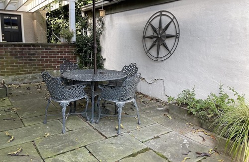 Historic District House | All-stop. Rental Midships.