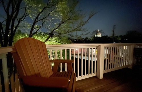 Historic District House | All-stop. Rental Midships.
