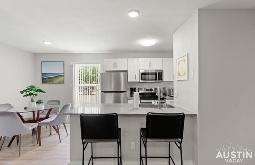 Hyde Park Apartment | All the Essentials For You and Your Pet in Hyde Park