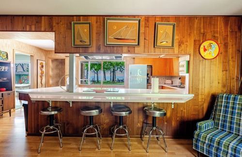 Riverside House | All The Waters Retro Home on Lake Michigan- PRIVATE BEACH-Large, shaded backyard
