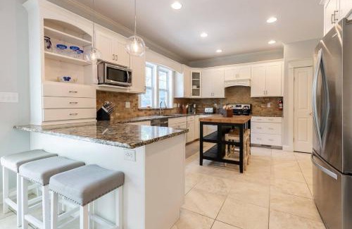 West Annapolis House | All Tucked Inn